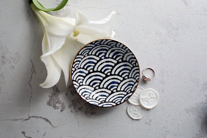 Navy Rainbow Pattern Round Styling Plate